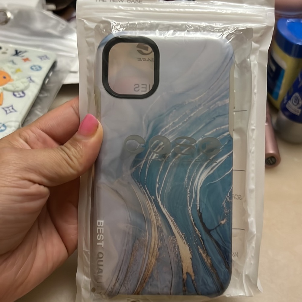 iPhone 11 case - Picture 3 of 3